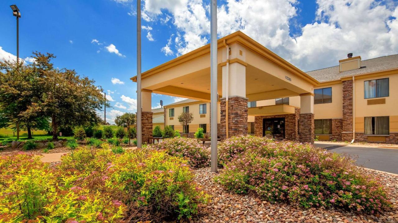 Comfort Inn & Suites Black River Falls I-94 מראה חיצוני תמונה