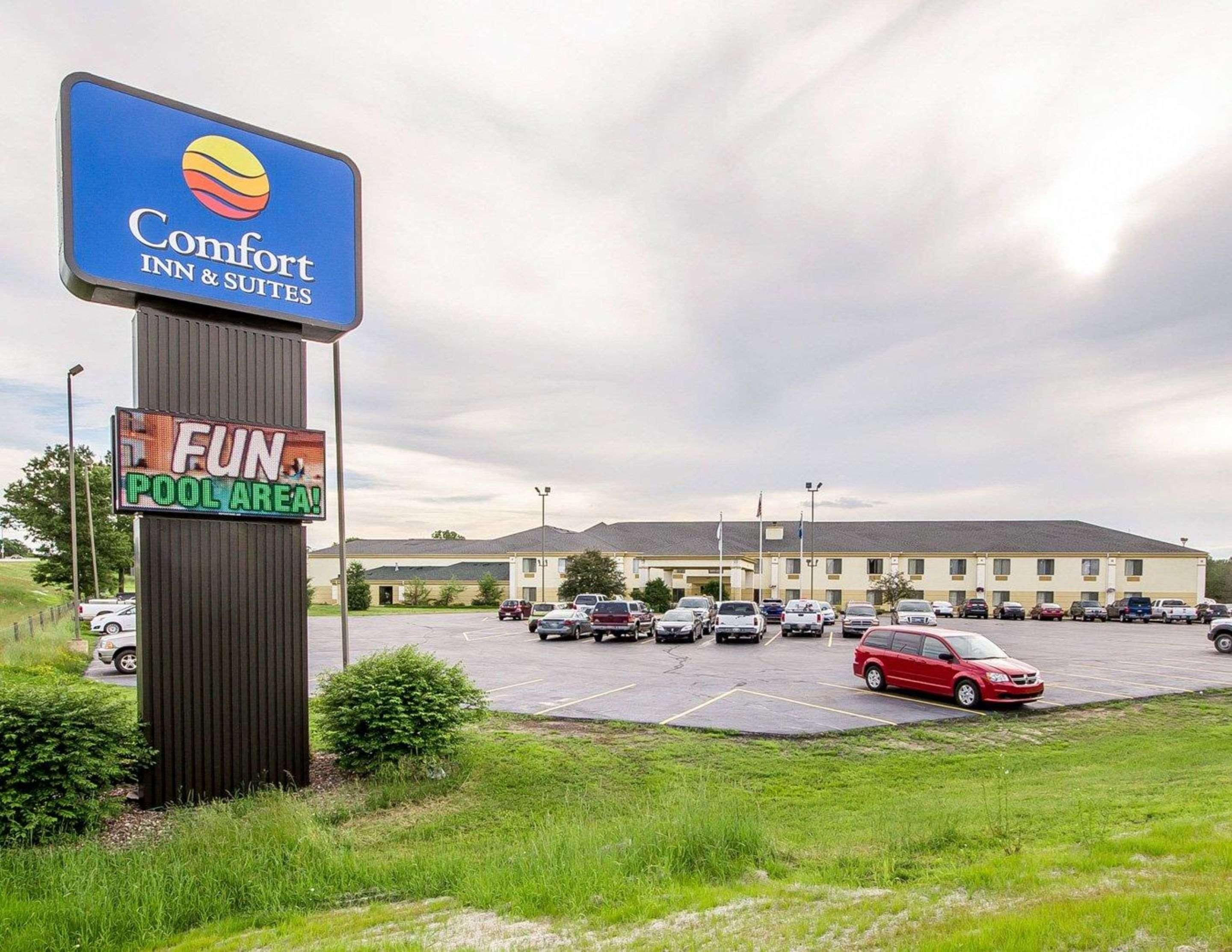 Comfort Inn & Suites Black River Falls I-94 מראה חיצוני תמונה