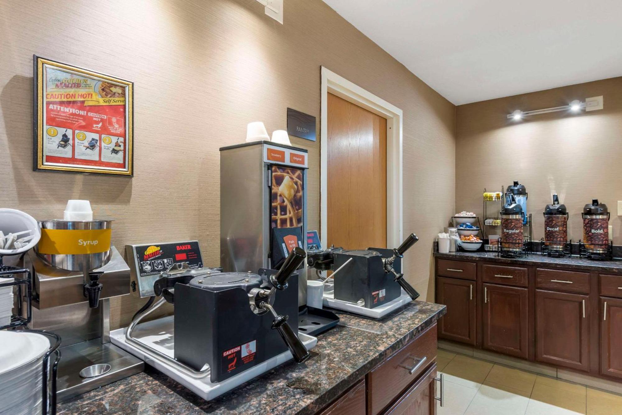 Comfort Inn & Suites Black River Falls I-94 מראה חיצוני תמונה