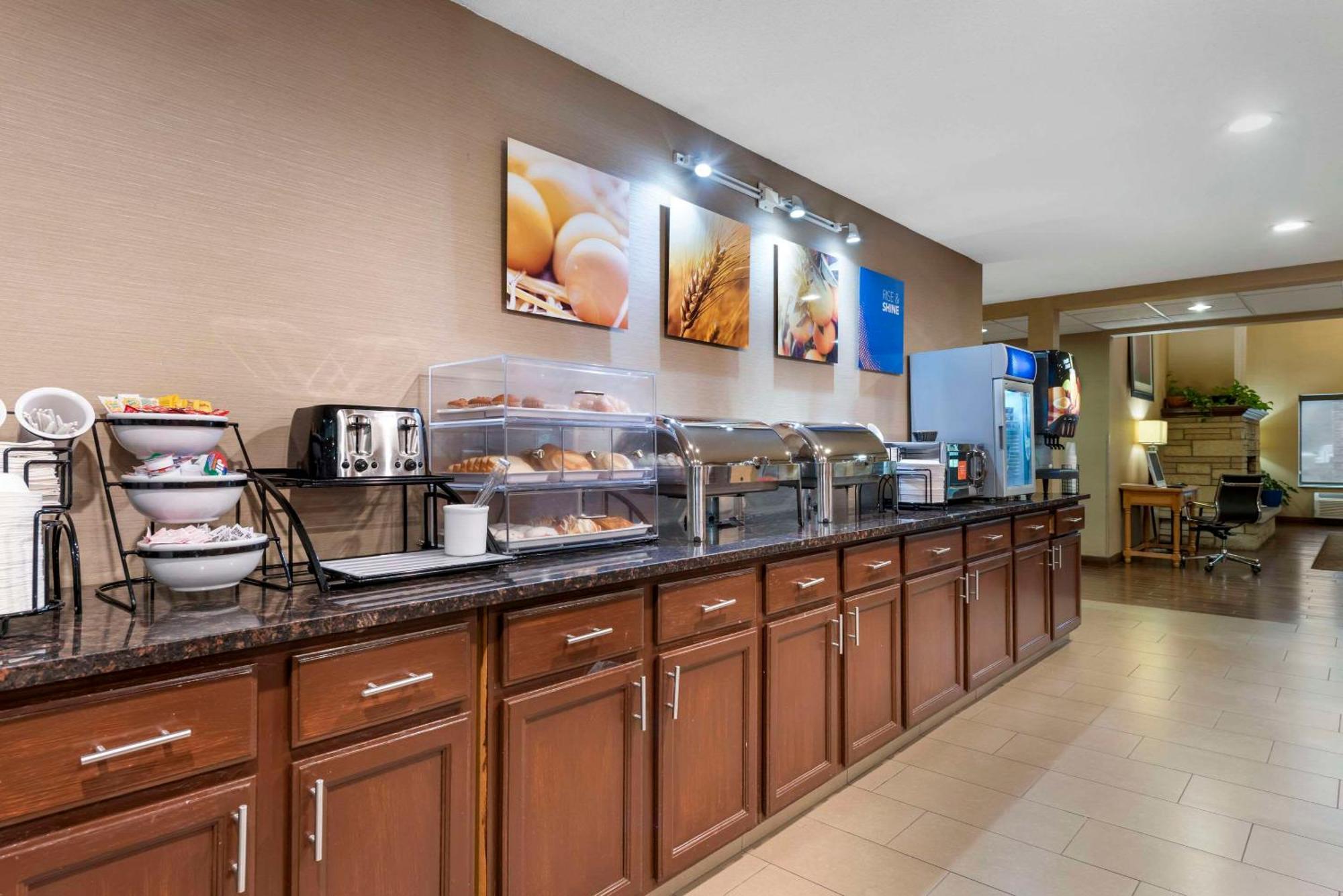 Comfort Inn & Suites Black River Falls I-94 מראה חיצוני תמונה