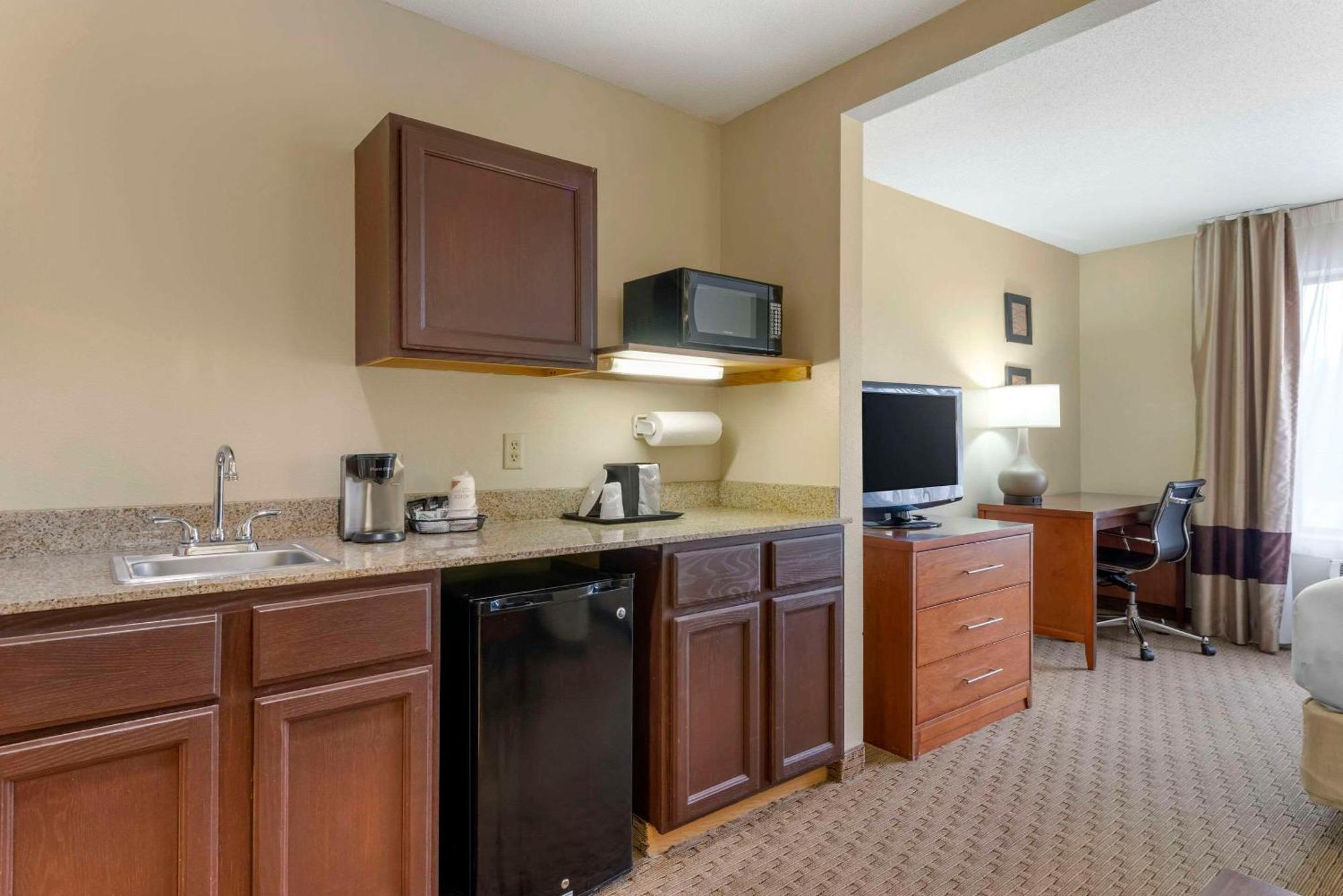 Comfort Inn & Suites Black River Falls I-94 מראה חיצוני תמונה
