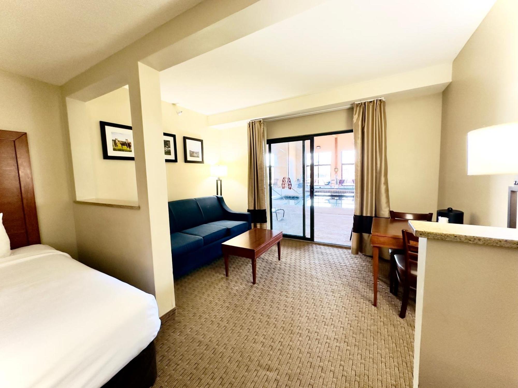Comfort Inn & Suites Black River Falls I-94 מראה חיצוני תמונה