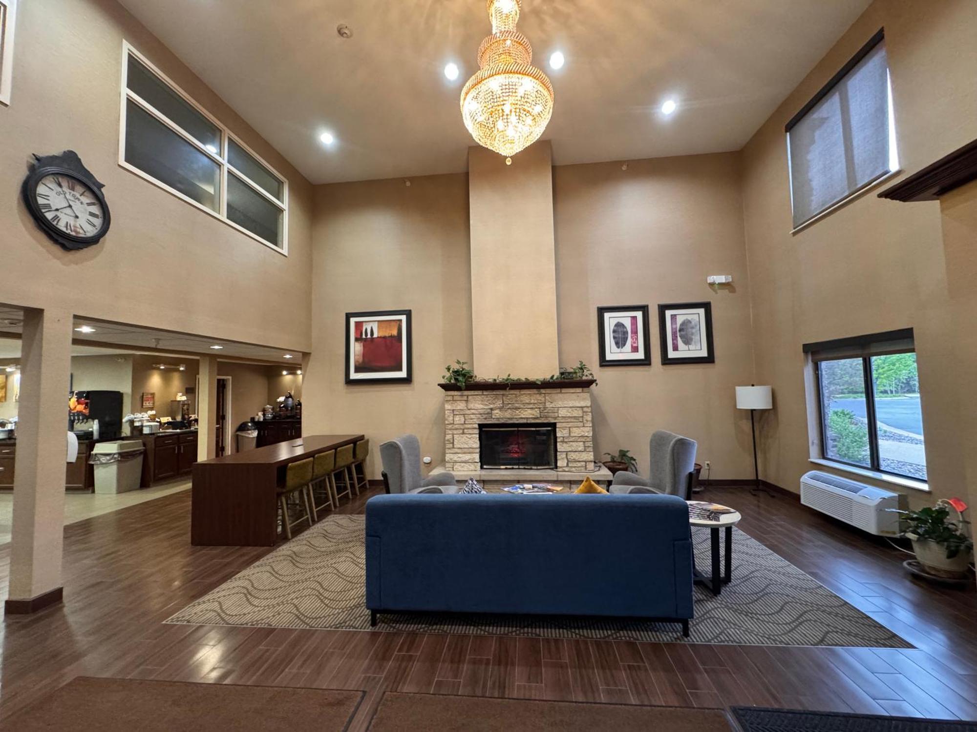 Comfort Inn & Suites Black River Falls I-94 מראה חיצוני תמונה