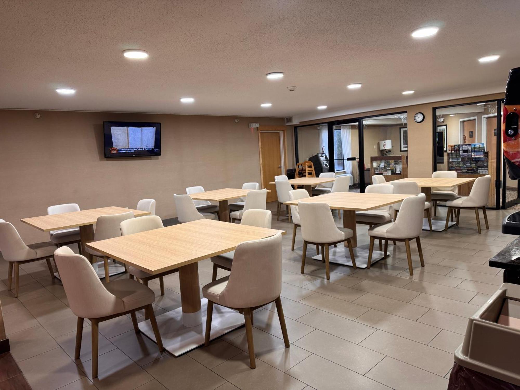 Comfort Inn & Suites Black River Falls I-94 מראה חיצוני תמונה