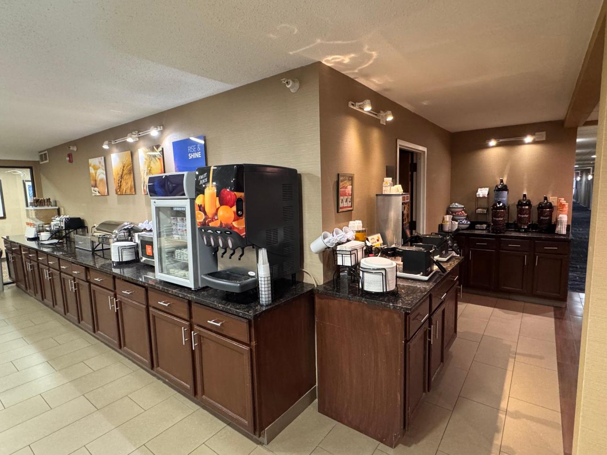 Comfort Inn & Suites Black River Falls I-94 מראה חיצוני תמונה